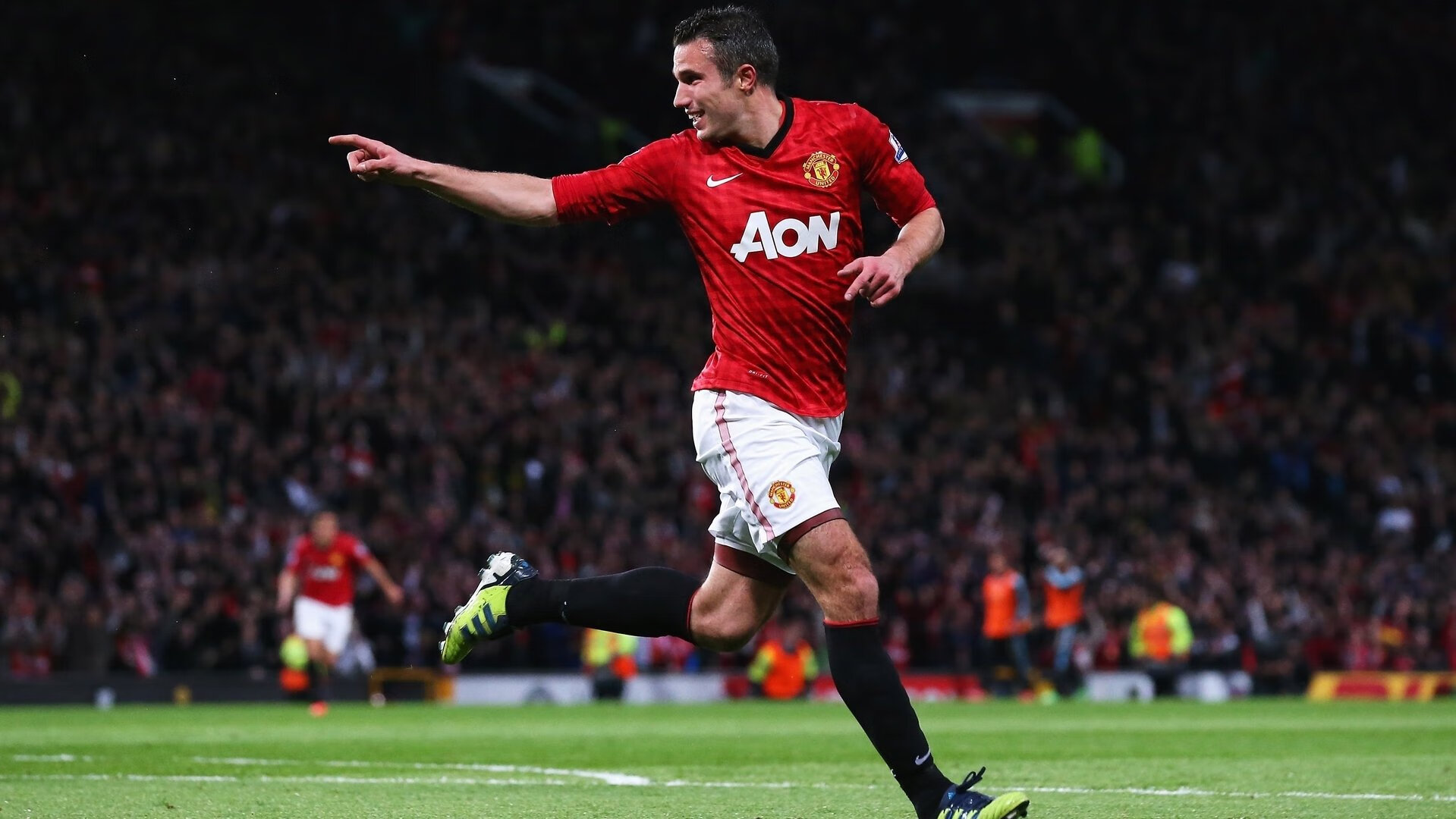 乔治·巴尔:凭借强大的比赛经验,他在全黑队中场稳住了球队的节奏